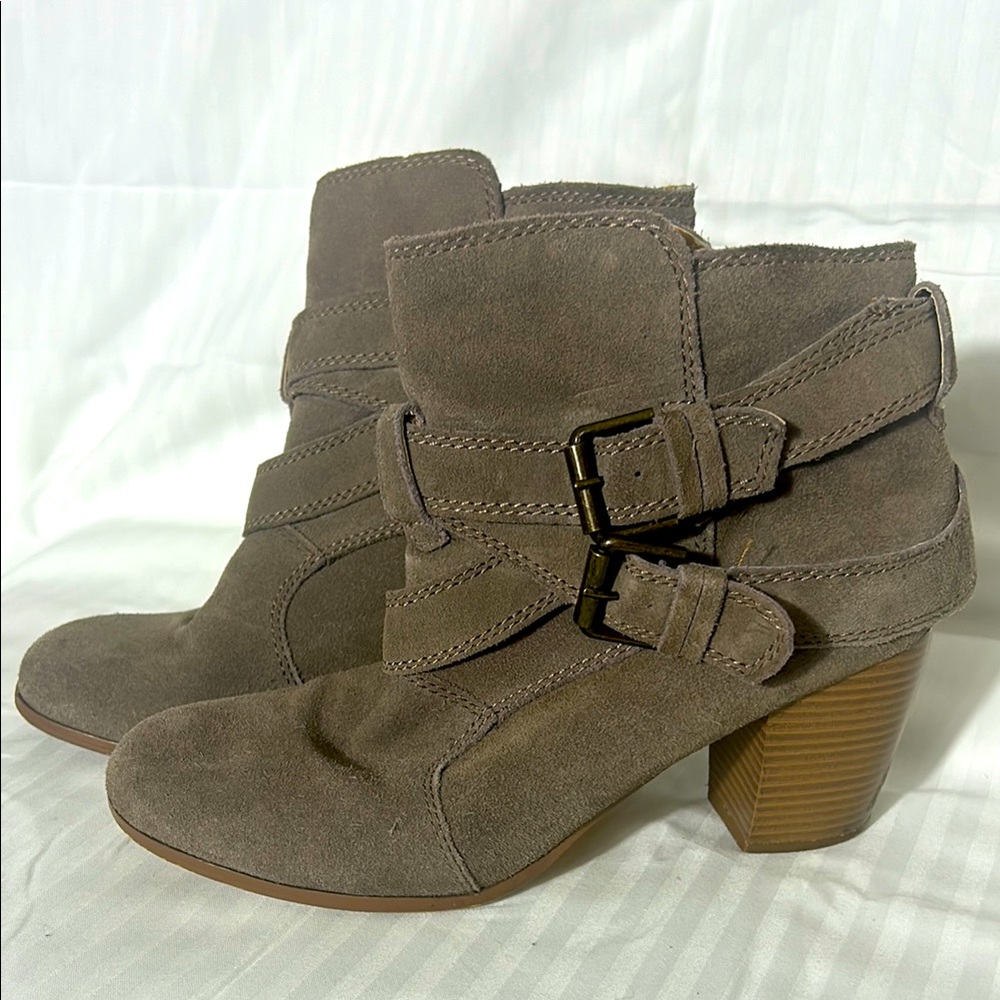 ￼ ankle high size 11 tote boot 3 inch chunky heels